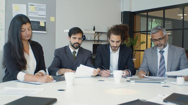 Quelles sont les étapes clés pour une fusion d'entreprise réussie sur le plan légal ?